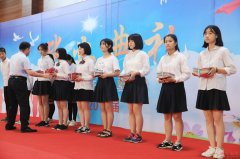 有多少学生毕业后找开同学录，才发现错过一些人和做错一些事